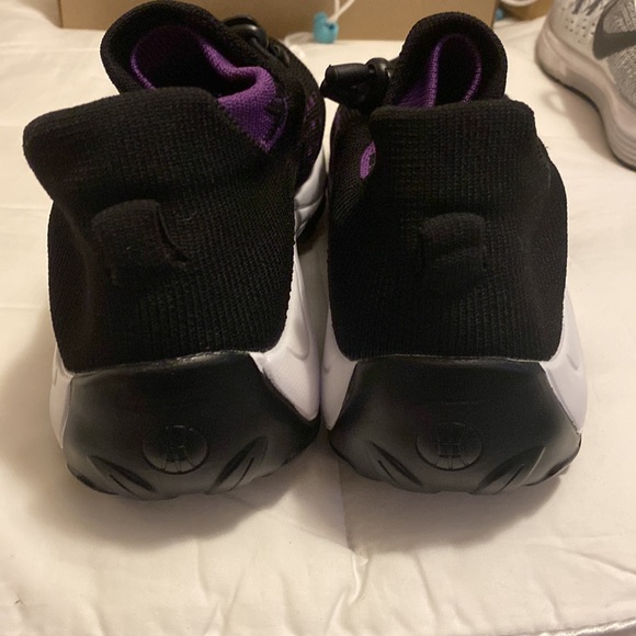 Very comfortable sneaker- great for nurses! - Picture 2 of 7